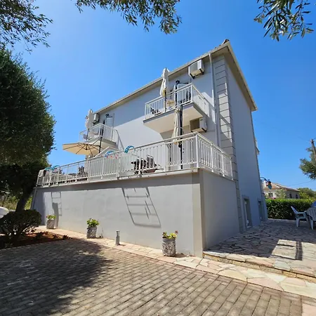 Natura Apartment Antipata (Erisos)